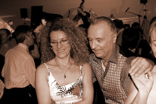 min 2006 12 16 beaune boogie 359 sepia